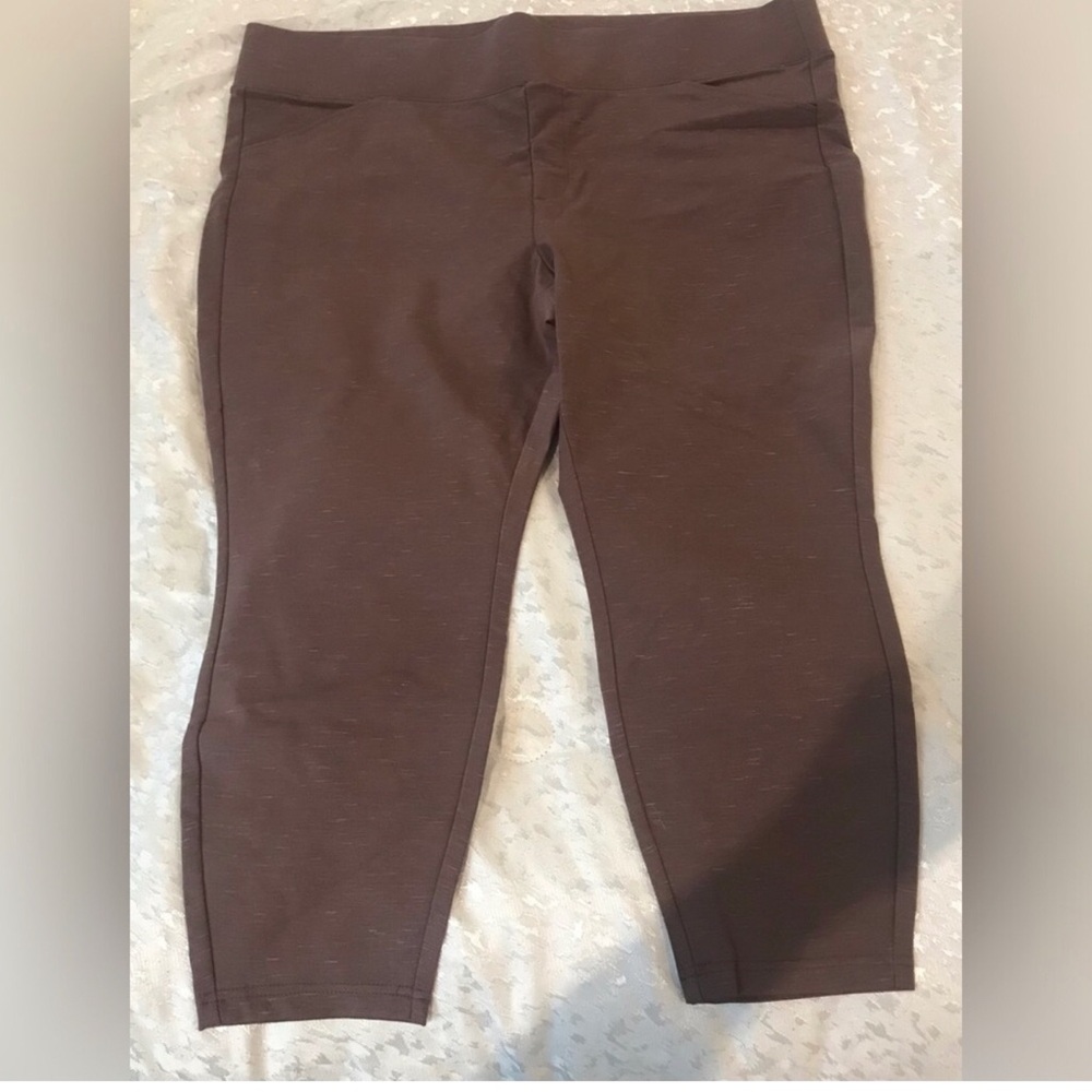 Torrid Pixie Brown Stretch Capri Leggings NWOT Size 4R